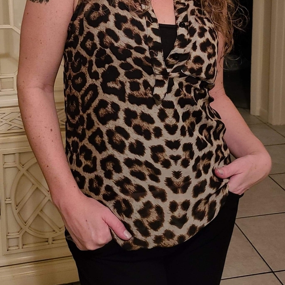 Cheetah print sleeveless blouse - Picture 3 of 4